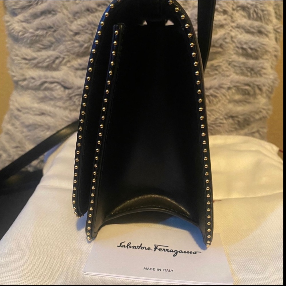 Salvatore Ferragamo VARA bow shoulder handbag NEW WITH BOX - Picture 4 of 8
